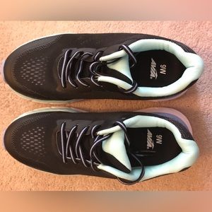 Avia Sneakers 9W nwot